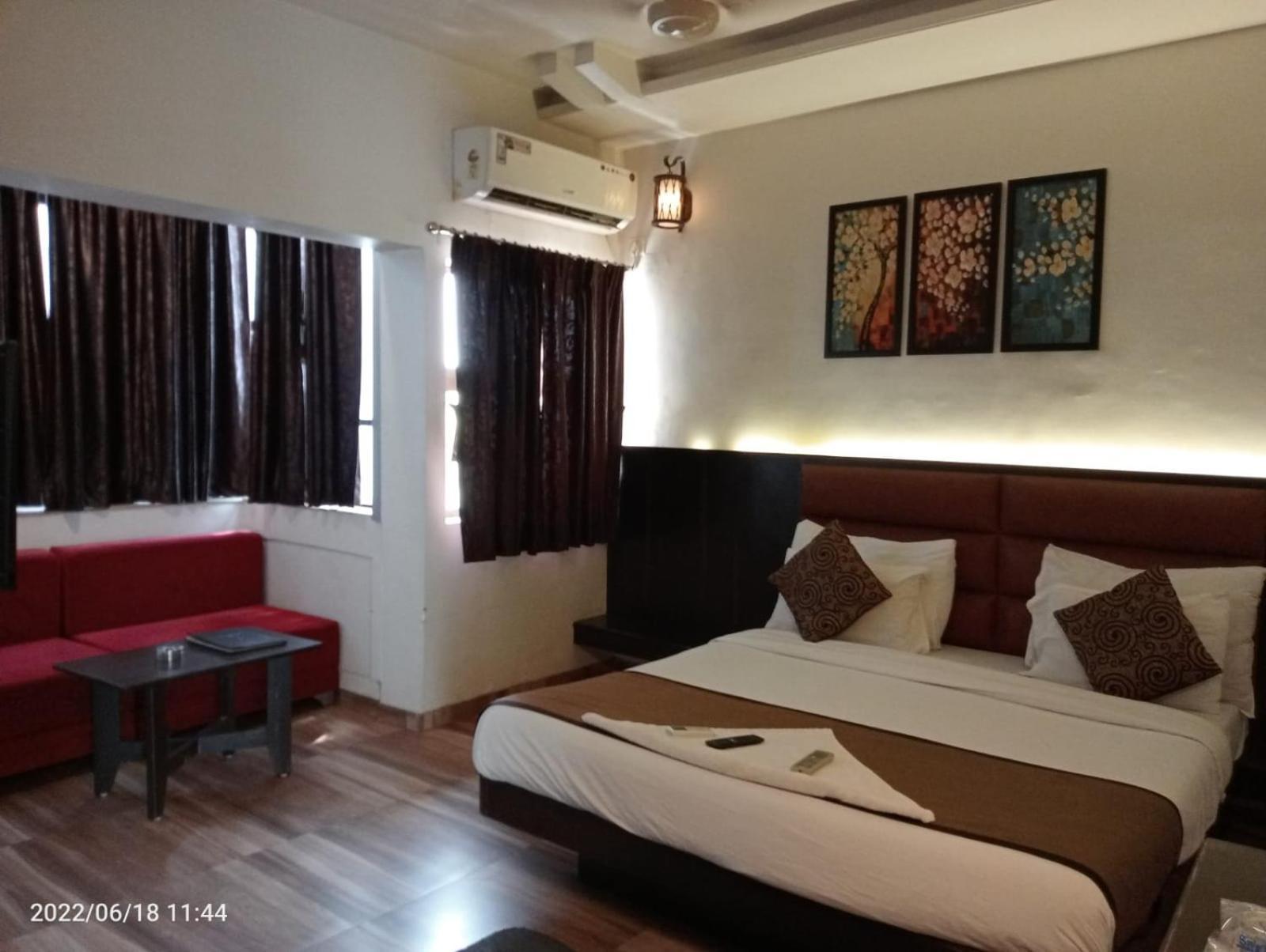 Hotel Saikripa Imperial Daman Exterior foto